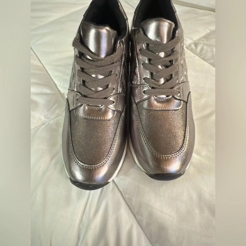 🌺5/$35🌺 Soda Bronze Metallic Platform Sneakers